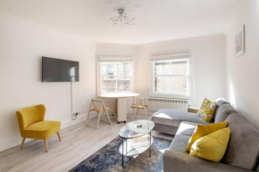 2 Bed City Centre Apartment 1 min from Bath Abbey